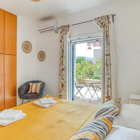 Comfy House In Paros *